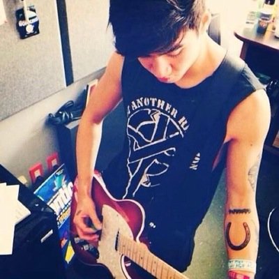please oh please help me get noticed by @calum5sos from @nxmbstyles