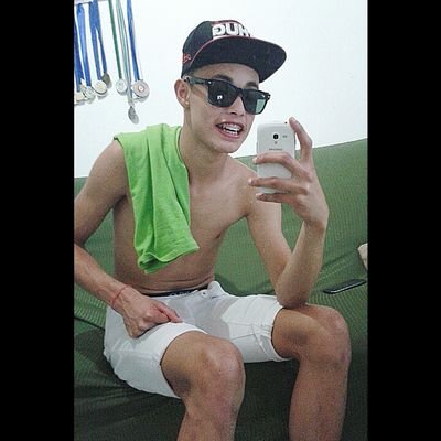 Vitoor Oficial 
Fãn do CR7.
Jogador de Futebol                                                            Instagram : vitin_magrin