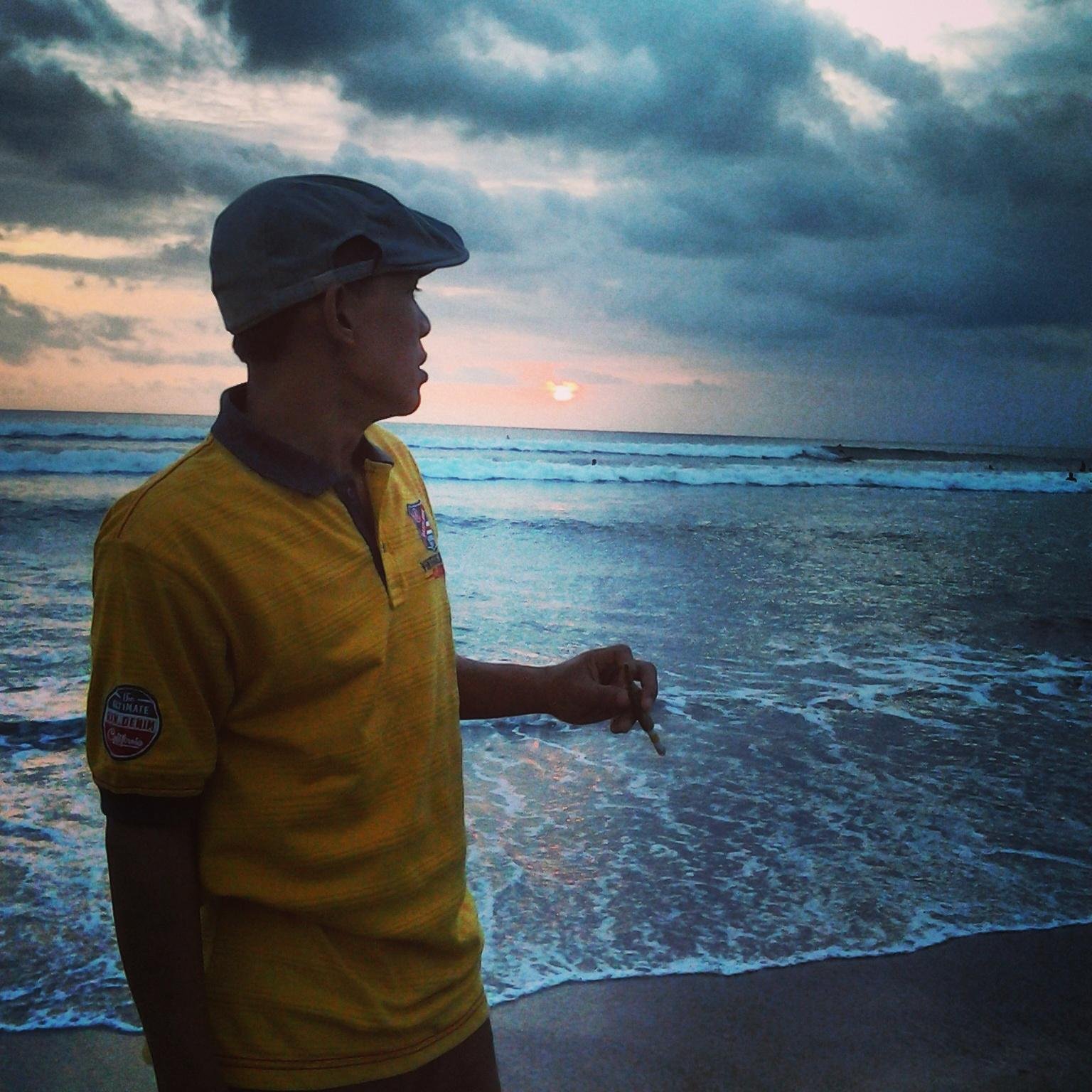 HajiDulilak's profile picture. Saya pengen jadi orang baik, makanya saya menolak dicalonkan jadi anggota dewan