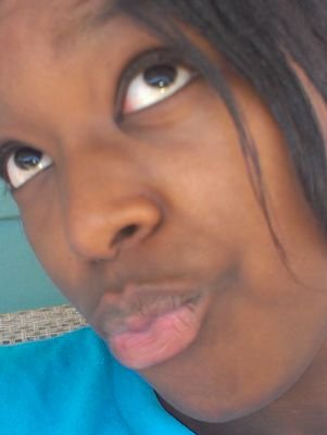 yeah I'm a singer song writter and a funny and talented artist