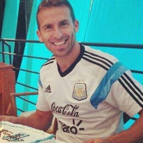 Jugador del Inter de Milán. Soy Campagnaro. No usaba chupete, usaba protector bucal.