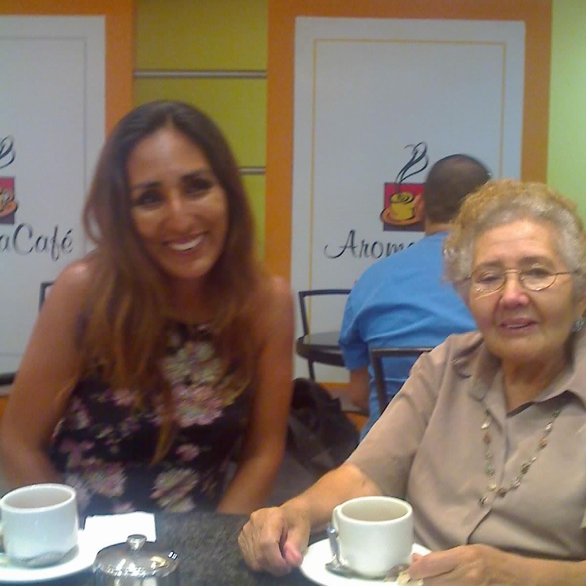 Directora de Contenido de Producciones Cuarta ParedTV de Madrid, Editora de multimedia, ex corresponsal de Perú para Europa y América Latina. Joven, dinámica.