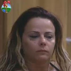 Meu nome é Viviane Caramujo, os fãs me chamam de Vivi, os intímos de Vivítima, e os que me conhecem mais ao fundo de Vividíssima. Vai 1 quentinha na cadeia aí?