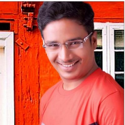 HEY.. I AM A PROFFISIINAL PHOTOGRAPHER.!! I HAVE MY OWN STUDIO IN NAVSARI.!