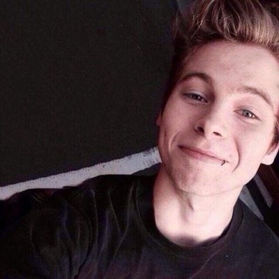 follow @disconnectIuke and ask her for dms to luke, michael, ashton, band acc, or many more!
