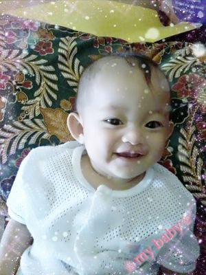 azzahraputri026's profile picture. 