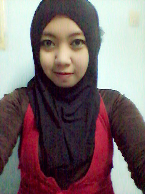 aku bertahan bukan karna aku bodoh tp karna aku sayang kamu :'*