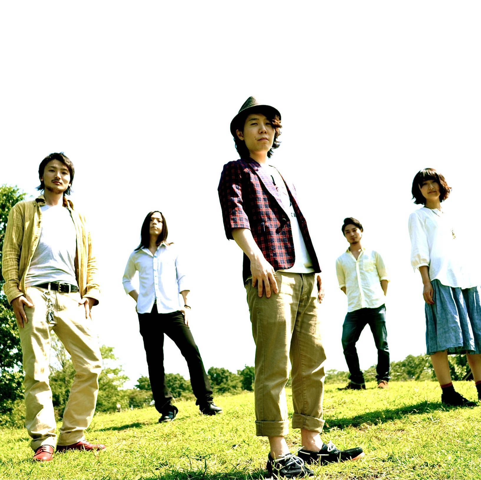２０１４年４月 Vo.今村、Gt.龍蔵を中心にバンドを結成。
Vo.今村の独創的且つ叙情的な感性とメンバーのそれぞれのアイデンティティーが融合した音楽。５人が放つ光速のエネルギーは見る者聴く者を虜にして離シノブ。