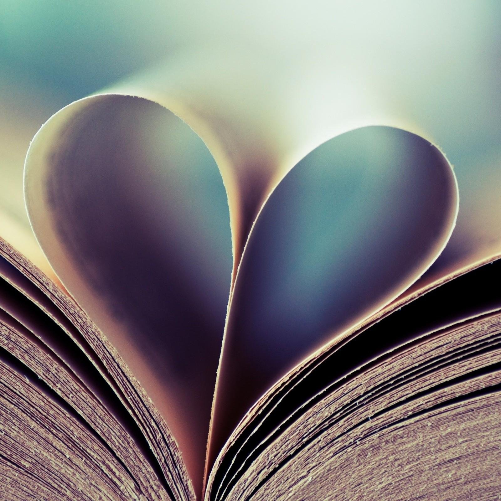 10bookchallenge's profile picture. 