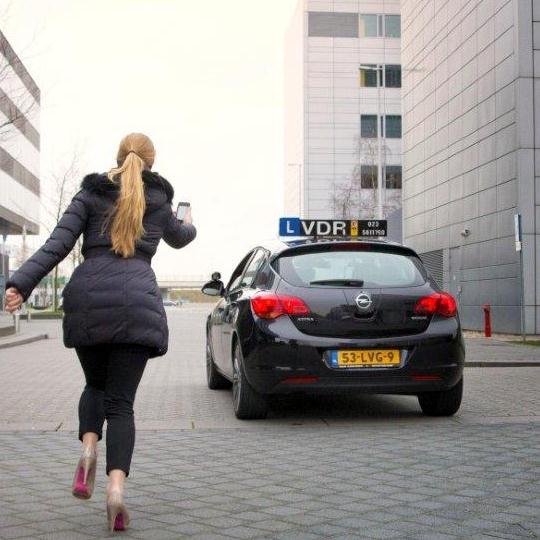 sinds 1980 theorie en praktijkopleidingen voor bromfiets, motor, auto en vrachtautorijbewijs, vakbekwaamheids code 95 nascholing beroepschauffeurs