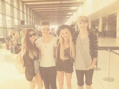 SingerellaVine's profile picture. Saved | follow @slaymorelli pls