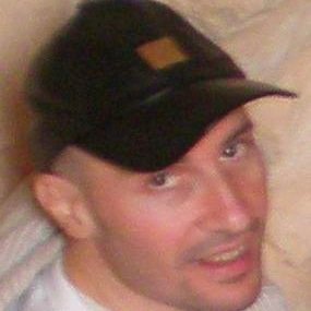 hishamfayad's profile picture. Secular,programmer,open source dude,degree:Law Int'l relations, tercer mundista