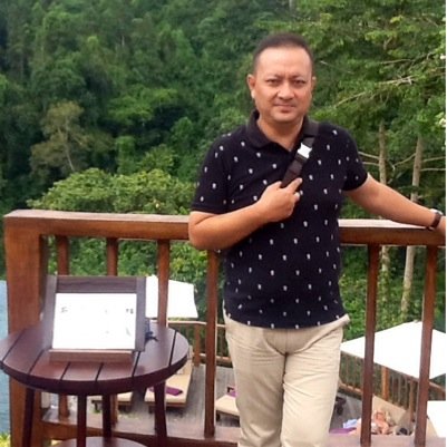 Born in early Sixties, grown-up in the Disco era in the southern part of the Globe, making ends meet with Advertising; Always believe in the goodness of people!