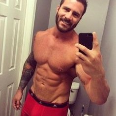 I love when dudes take selfies with iPhones!