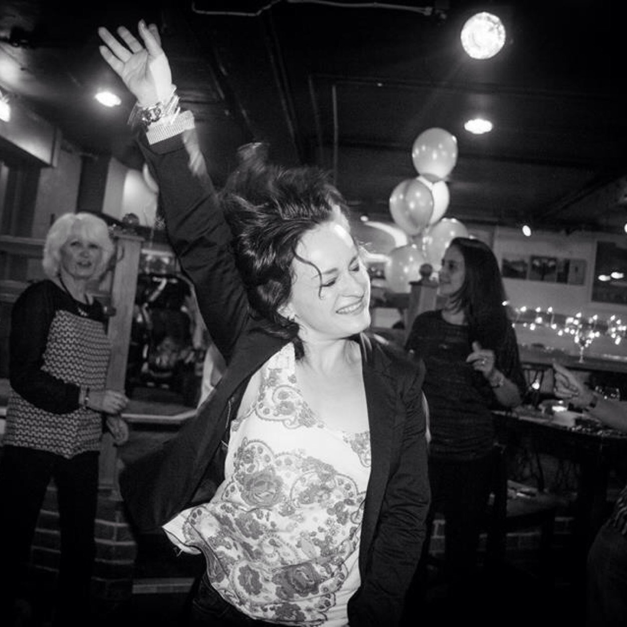 tokeitho's profile picture. #Marketer, ex-gymnast, #champagne junkie, lover of good food, good wine and good company. Missing #Dresden & the mountains, but loving the islanders!