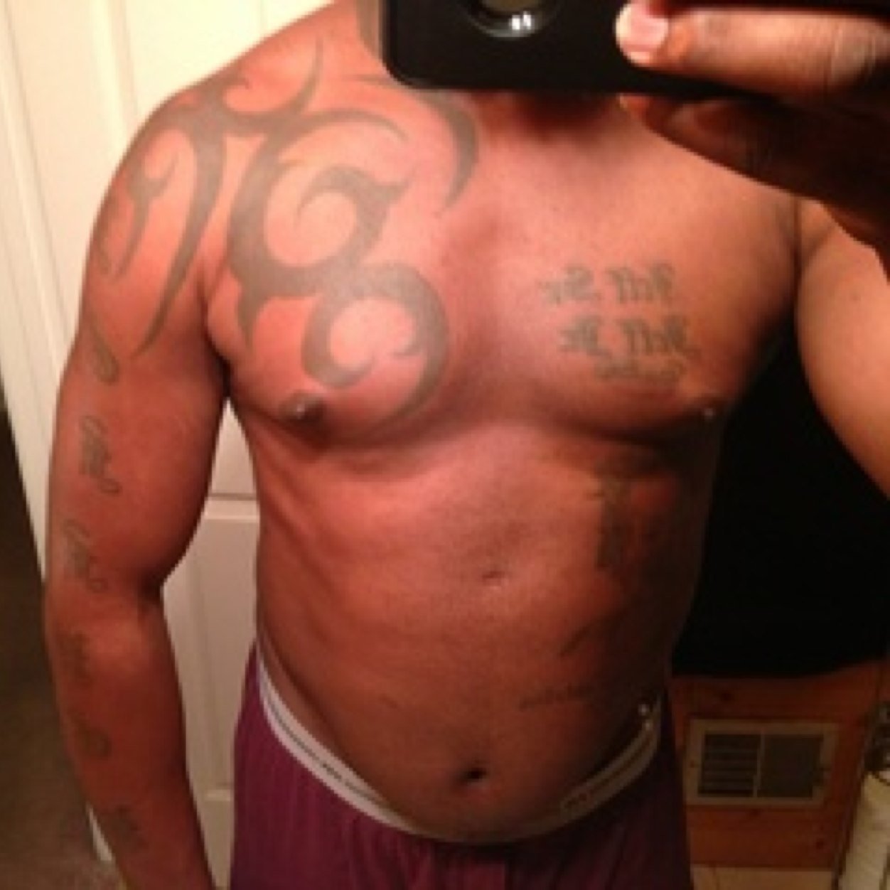 5'11  200lb  Slim to Medium Build , DARK BROWN ,  Sexy to those who like CHOCALATE
