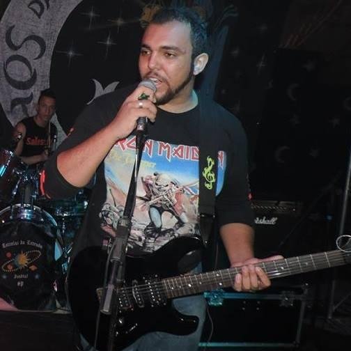 Estudei Gestão da Tecnologia da Informação na Fatec de Jundiaí,
Guitarrista Solo da Salesman Rock Jundiaí.