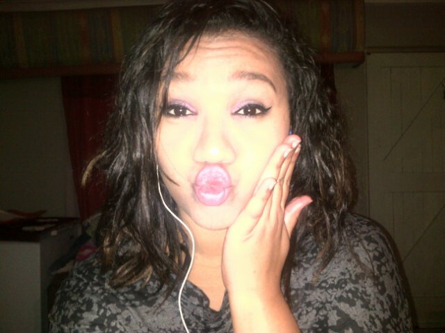 19 year old Tryna be singer! 1 word to describe me? Music...like making new friends, dancing,singing acting!! #TeamFollowBack