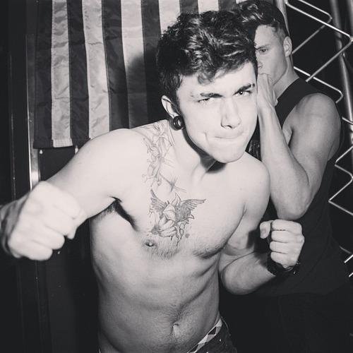 Hellaw! I'm Jake and I'm bisexual. Nice to meet you!