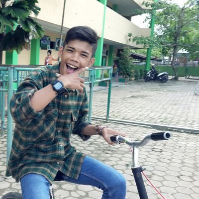 RuzlanRuri's profile picture. tres.