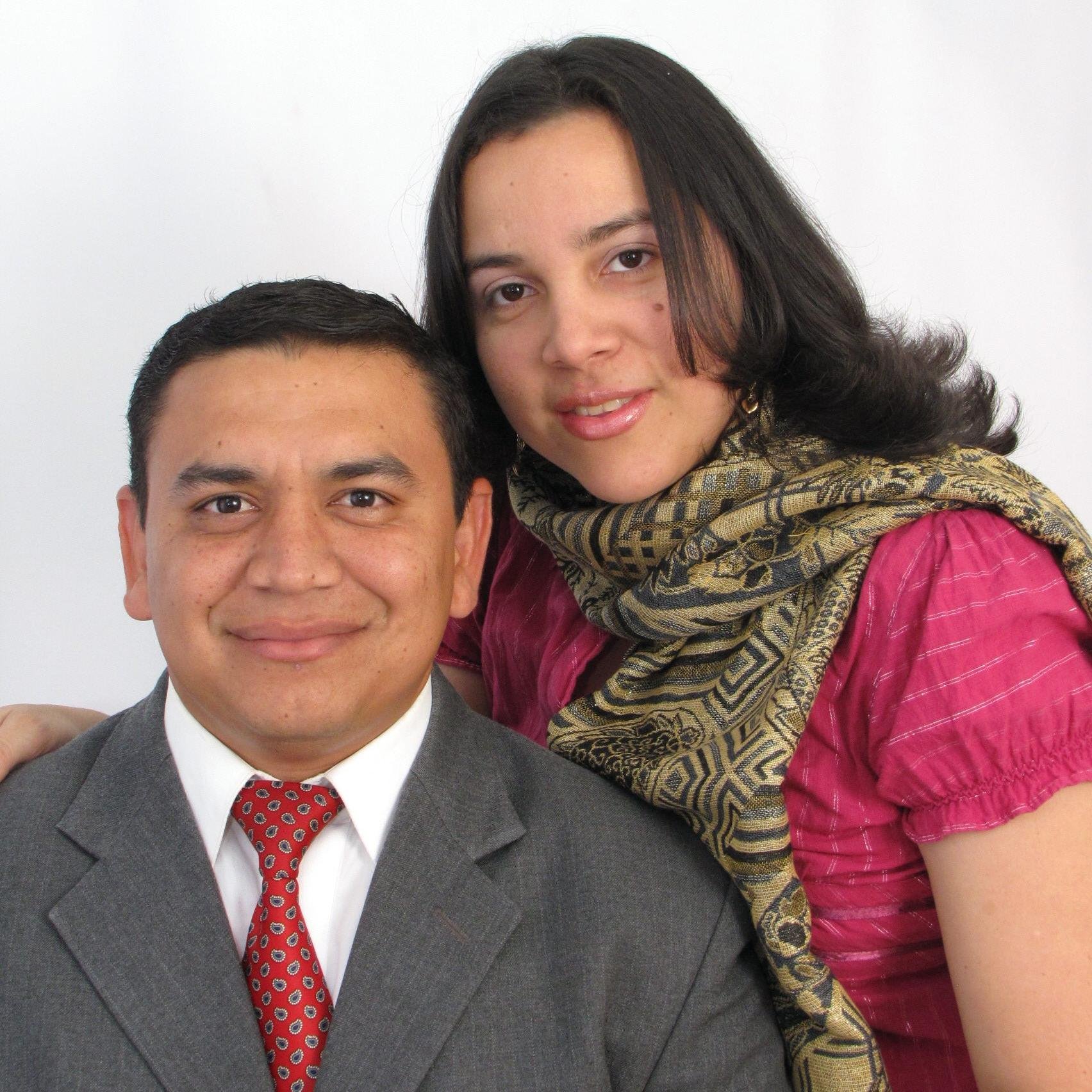 Cristiano.  Esposo de Leisa,  padre de Daniela y Grey, amante del Atletismo