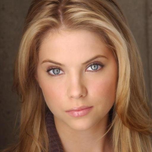 ClaireTalyn's profile picture. 15, werewolf and empath, part of @dlitel1's pack. (Home-schooled, so no Hogwarts)