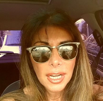 Si decepcionas a alguien perderás uno de los más grandes tesoros, la confianza. En la ausencia de confianza el amor no es posible
