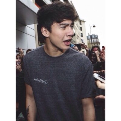 please follow @BananaHarryy94 bc she gave you this free follow also can you rt the link in bio of you have the time