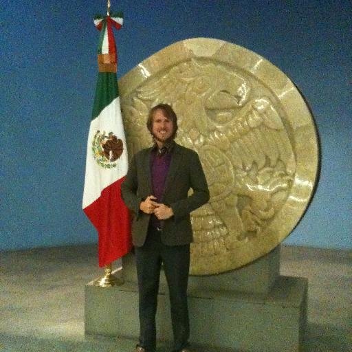 Integrante del Servicio Exterior Mexicano desde 2012. Especialista en diplomacia consular, diplomacia cultural y cooperación internacional.