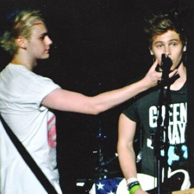 my new twittah is -@mukebonana- i forgot my password