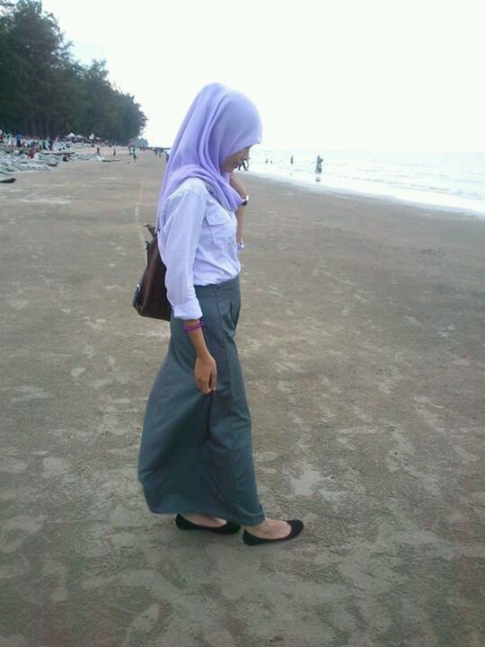 Aku tak mudah untuk mencintai, aku tak mudah mengaku ku cinta, aku tak mudah mengatakan aku jatuh cinta.