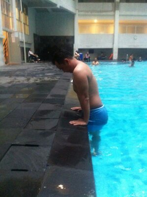 30 yo, 170,73..single..whatsapp/pin bb ask me..