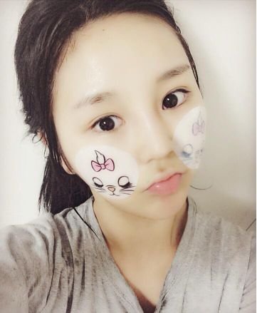 paperhearts. @nayeonhrts' s jailed. ♡