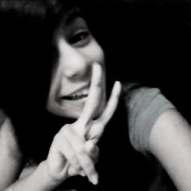 Gosto de pizza , de jogar bola , sou sencivel , gosto de rosa sou patricinha ✌ , gosto de ir ao shopping , e apesar de tudo sou belieber ✌