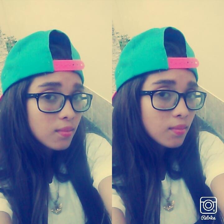 Elα é perfeitα,tem inúmeros defeitos.Elα fαlα αlto,gritα,dá gαrgαlhαdαs,Funkeira, Leãozinho  e Duduzete  ♥ 
Rostinho de Criança, Mas Mentalidade De Mulher! '-'