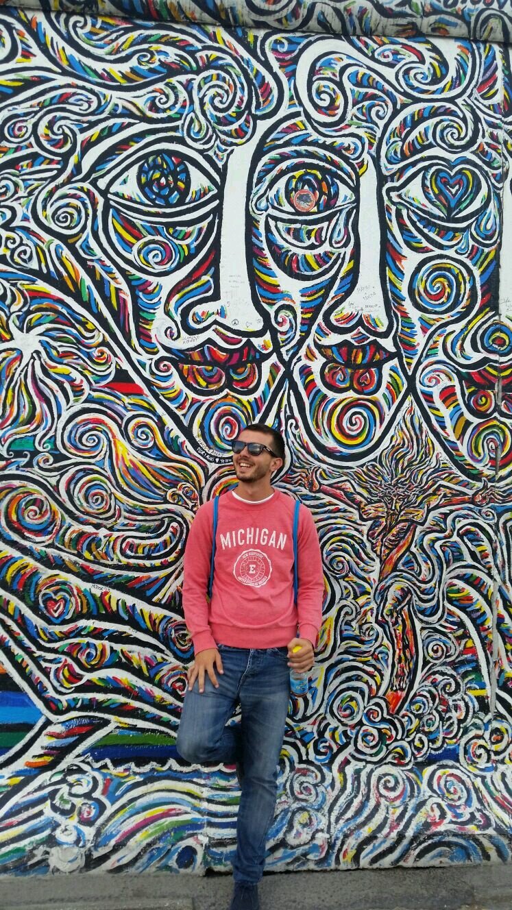 Licenciado en Filología Inglesa. Orgulloso de mi tierra y mi gente.