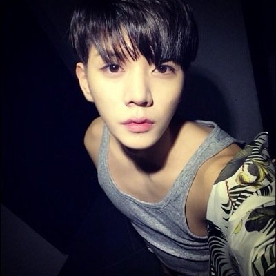 หงายท้องมองท้องฟ้าบนทุ่งหญ้าเขียวขจี Just Ren Bot ♥  | Real : @ChoiGoRen @NUESTNEWS | #PDBTH_Fam