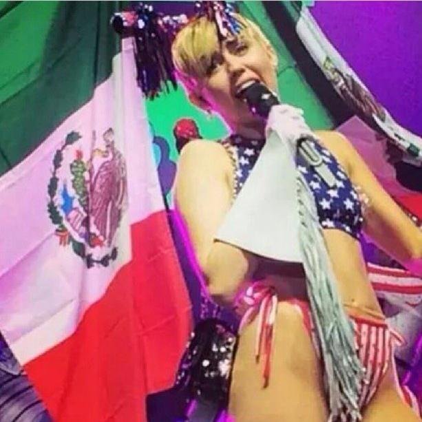 Neon Lights Tour MTY 16.09.14 Bangerz Tour MTY 17.09.14 Bangerz Tour MTY ♥ https://t.co/UhOGJIv2bd…
