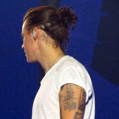PLEASE go follow @SaySayStyles i wont unfollow if you dont but please do ilysm