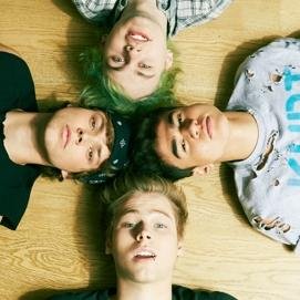 tweetem #vote5sos e dem rt nos tweets coma a tag