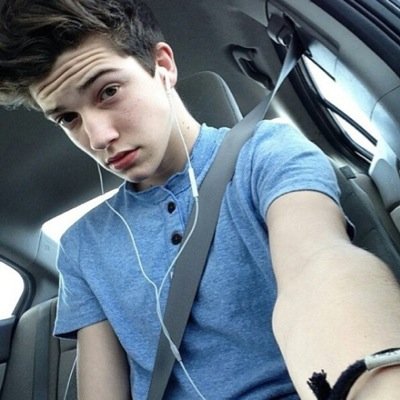 FranCastelar's profile picture. The problem is that we think too much about what happened and what will happen when it's what's going on, enjoy the moment else is uncertain