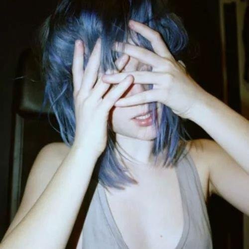 ellishemmings's profile picture. sad girl