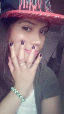 carlacabunto's profile picture. 