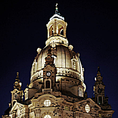 Erbaut 1726 bis 1743, im zweiten Weltkrieg schwer beschädigt. Dies ist kein offizieller Account der Frauenkirche, sondern ein liebevoller Fan-Account.