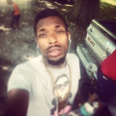 chilled laid back dude who likes to get fucked up like errday lol imma lil freaky when i get on one#TEAMVERS