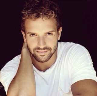 Cuenta de apoyo a @pabloalboran grupo de chicas unidas por la magia de su música todo por nuestro malagueño favorito .Fechas inolvidables 22/06/2013  13/10/2013