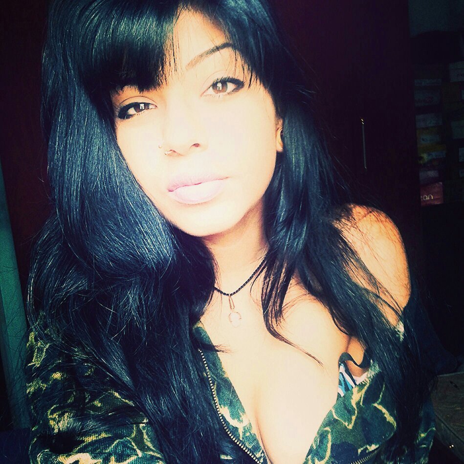 Instagram: @evymaciels 📸
Snap: Evymaciels 🌹