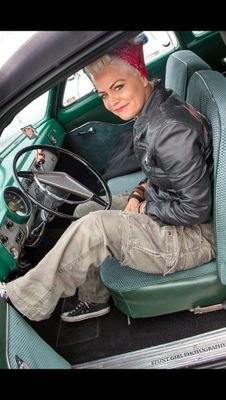 i like hotrods, motorcycles and old stuff.