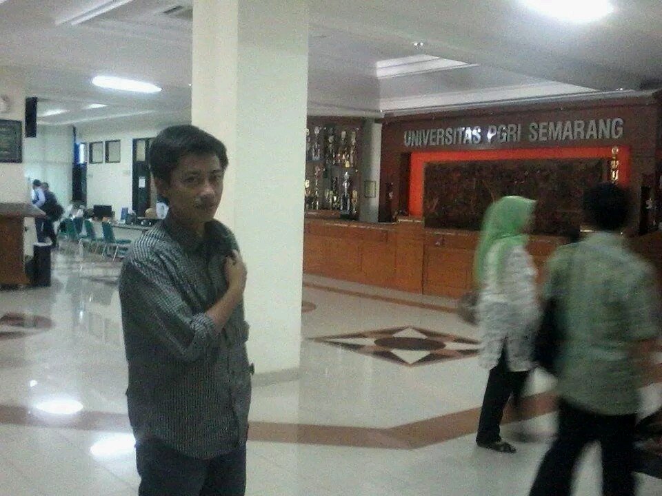 kebahagiaan itu bukan diukur dari banyaknya harta yang dimiliki, tapi dari harta yang disyukuri