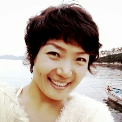 ssakttuk's profile picture. 쌍둥남아와 여아 셋 기르는 엄마. 피아노치기.책읽기.생협.배낭여행.학교운영위원.4시간이상 자는것은 인생 낭비다